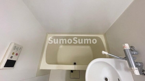 シャワールーム(シャワーを浴びることができます)