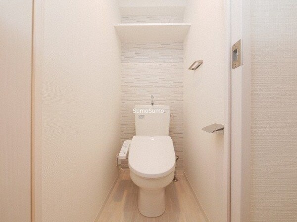 トイレ(落ち着いた色調のトイレです)