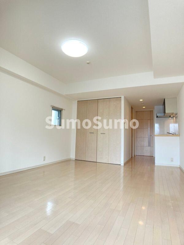 寝室(広くて明るい寝室)