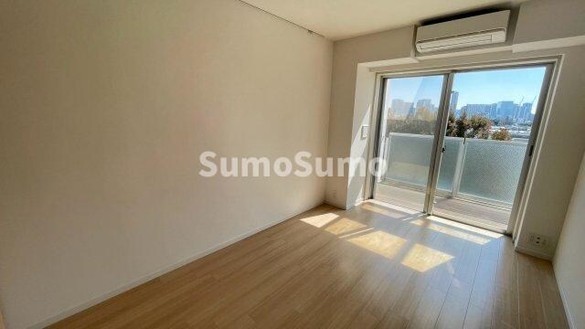 物件内観写真2　(ゆったり過ごせるリビングです)