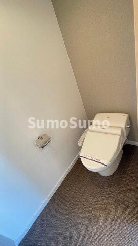 物件内観写真28　(ゆったりとした空間のトイレです)