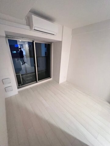 物件内観写真5　(こちらの居間で趣味の時間をお楽しみください)