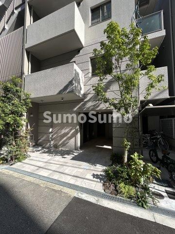 物件外観写真2　(シンプルで使いやすい玄関です)