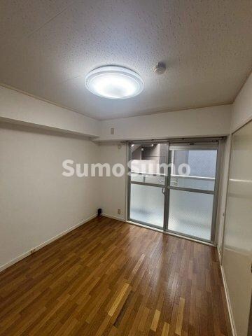 物件内観写真5　(ゆったりとしたリビングです)