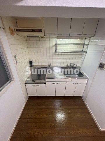 物件内観写真6　(コンパクトなキッチンで掃除もラクラク)