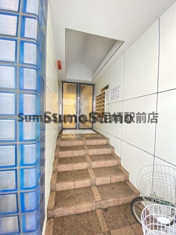 エントランス(ゆとりのあるエントランスです)