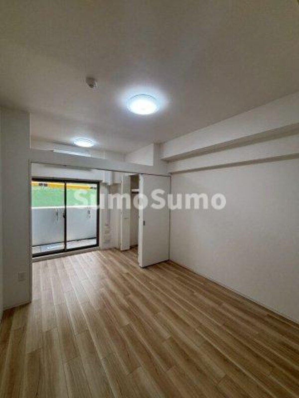 居室(こちらの居間で趣味の時間をお楽しみください)