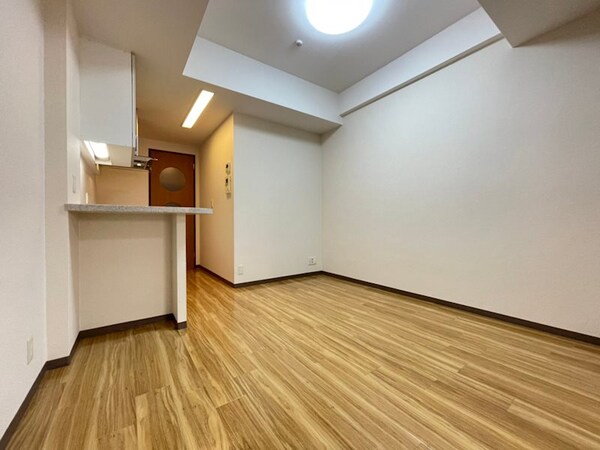 寝室(広くて明るい寝室)