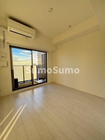 物件内観写真7　(開放的な寝室です)