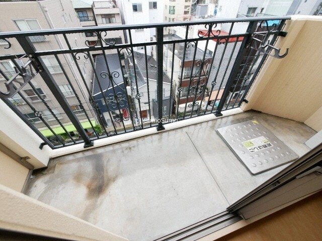 物件内観写真7　(開放的で明るい空間を演出してくれるバルコニーです)