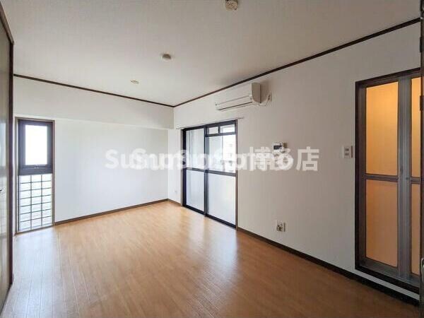 居室(ゆったり過ごせる居間です)