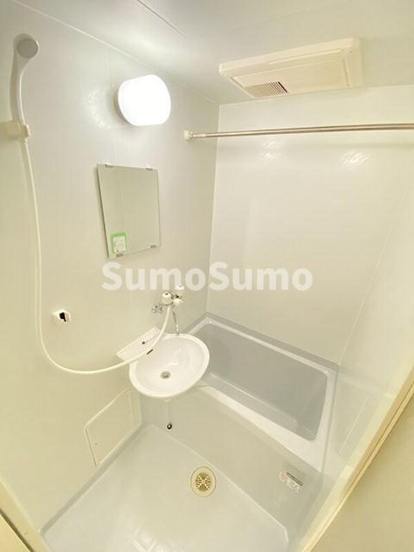 浴室(コンパクトで使いやすいお風呂です)