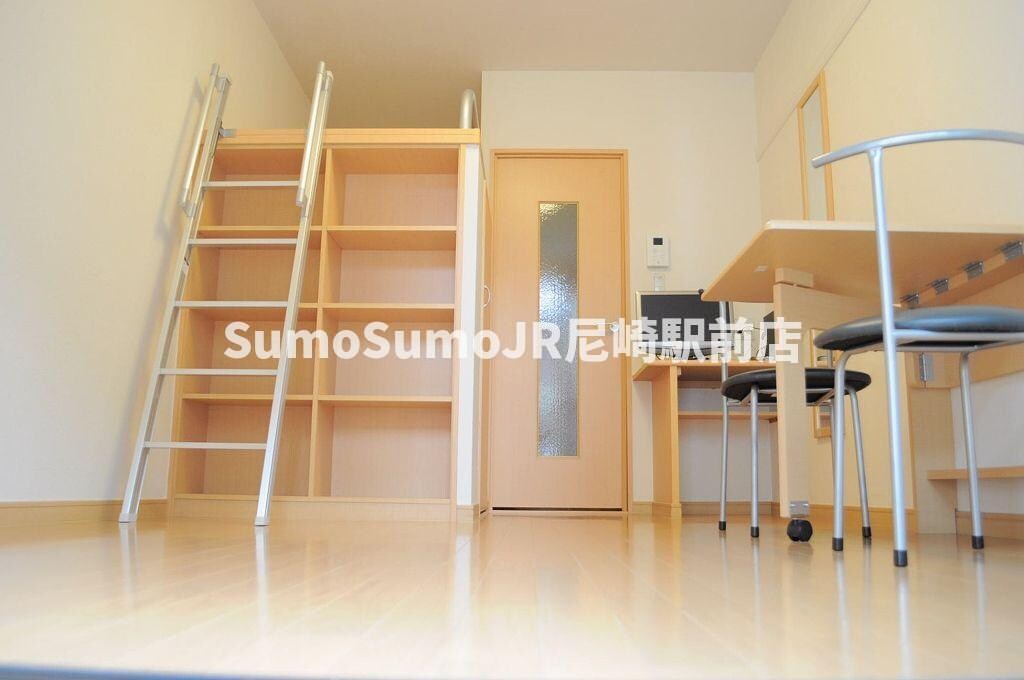 物件内観写真3　(使い勝手のいい寝室です)