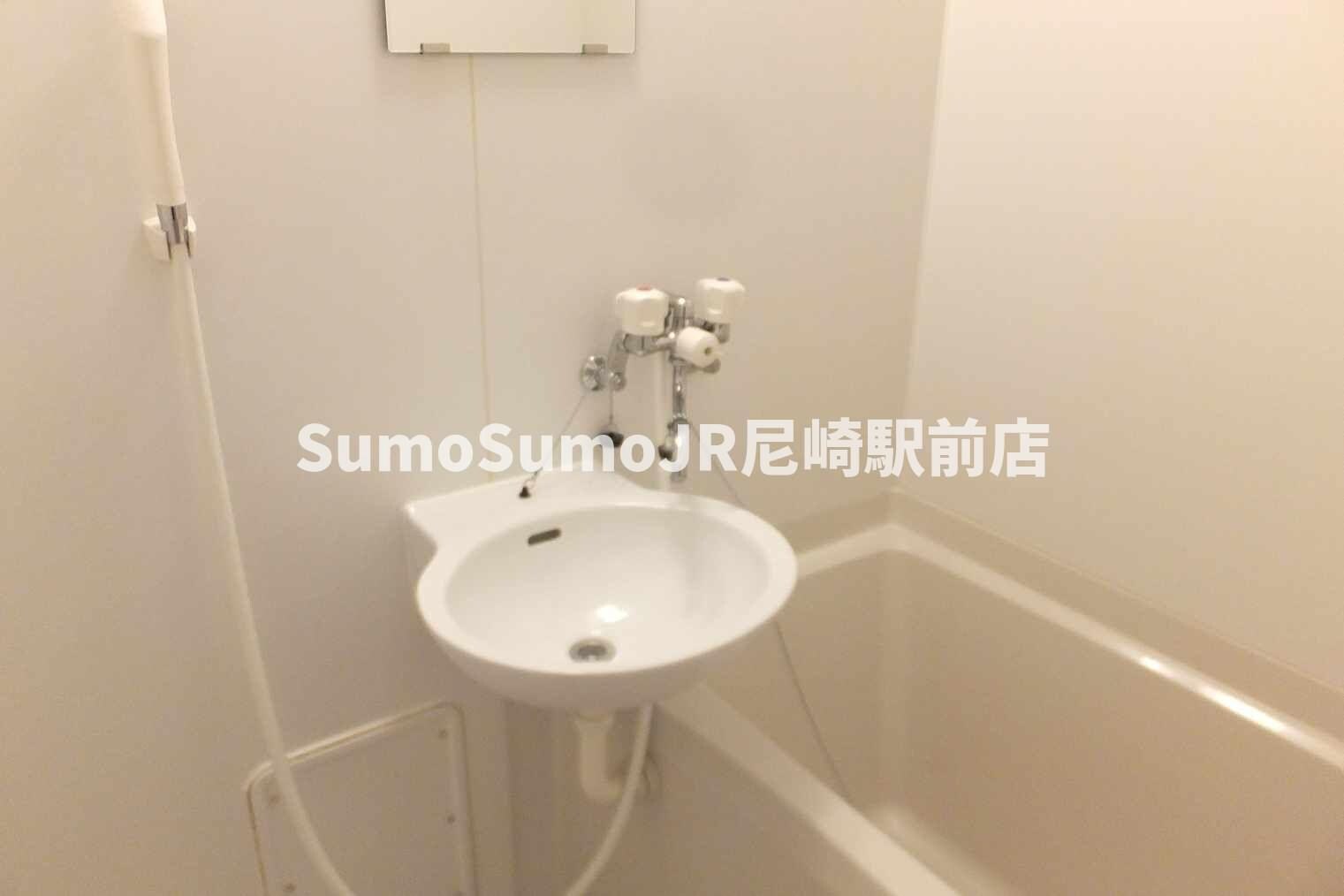 物件内観写真5　(脱衣スペースもあります)