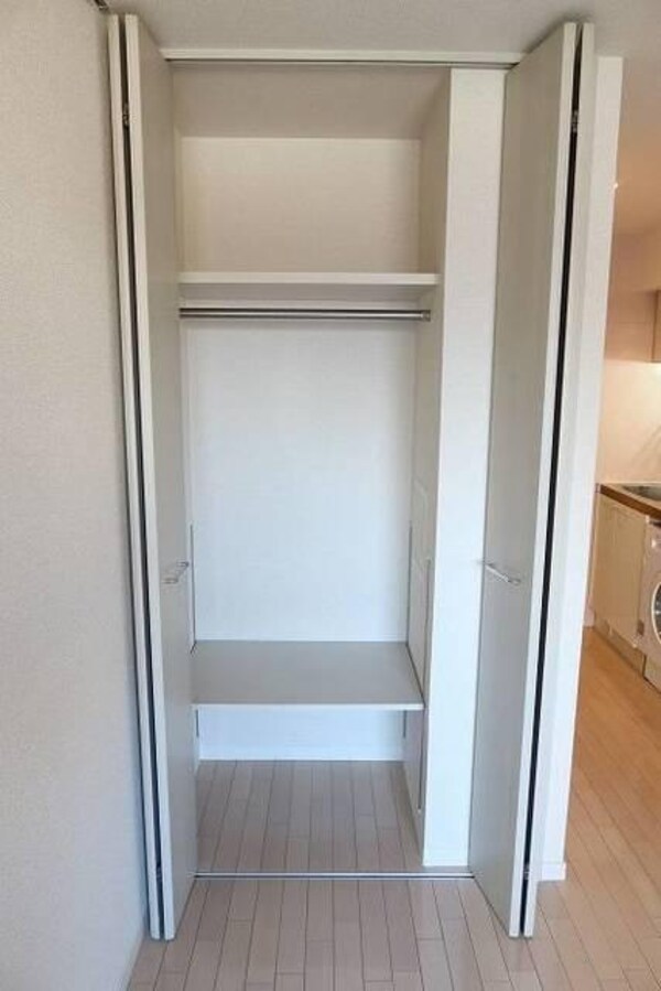 収納( )