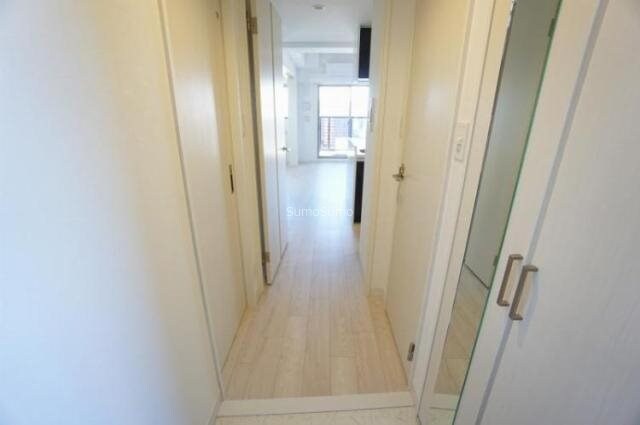 物件内観写真4　(ゆったりとした玄関です)