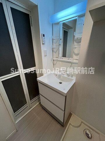 物件内観写真10　(独立洗面台、朝の身支度には欠かせません)