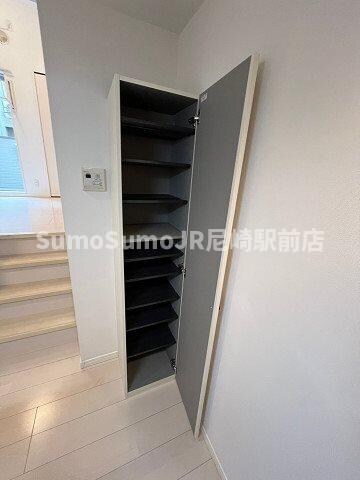 物件内観写真18　(小物を収納するのに便利です)