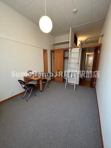 物件内観写真4　(ゆったり過ごせる居間です)