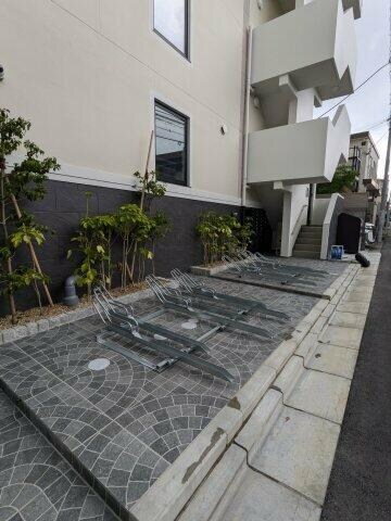 物件外観写真3　( )