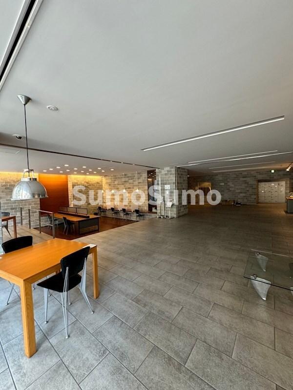 物件外観写真3　(ゆとりのあるロビーです)