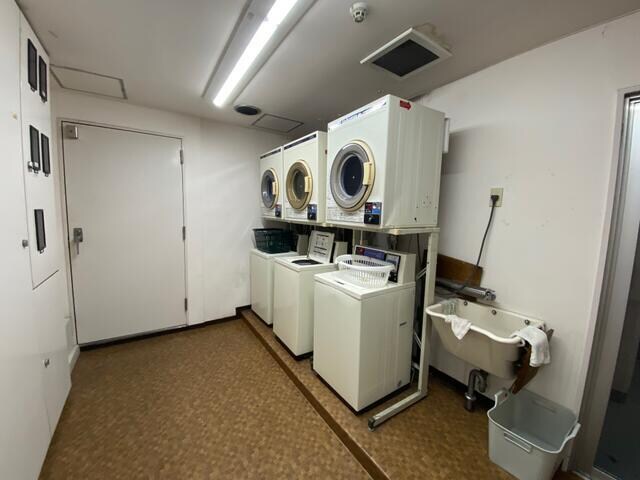 物件内観写真13　(地下１階がコインランドリール… )