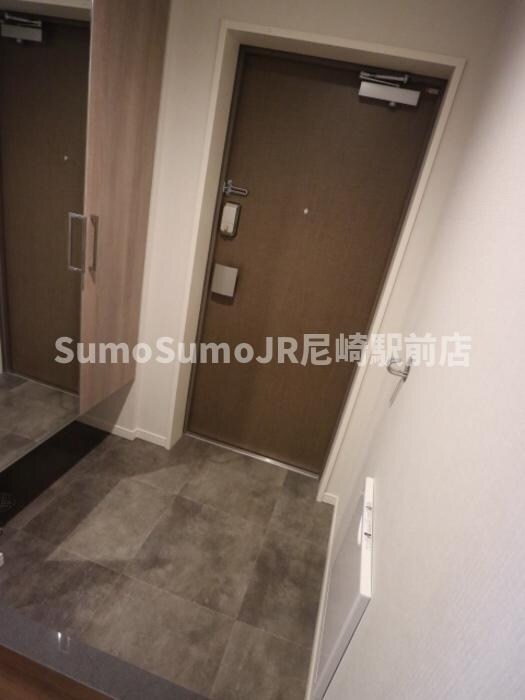 物件内観写真2　(ゆったりとした玄関です)