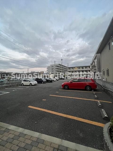 物件外観写真3　(駐車場があります)