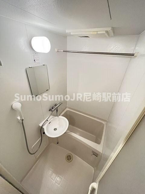 物件内観写真9　(日々の疲れを癒すお風呂付です)