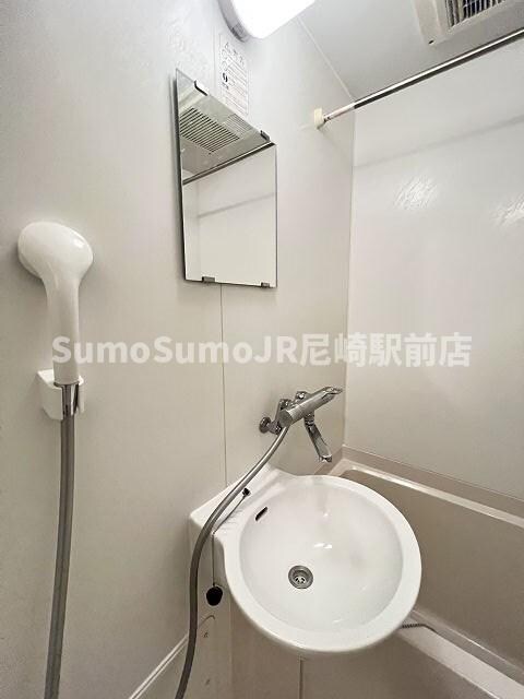 物件内観写真11　(コンパクトで使いやすい洗面所)