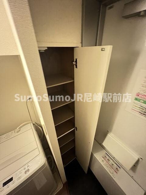 物件内観写真17　(収納豊富です)