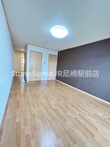 物件内観写真5　(使いやすい居間です)