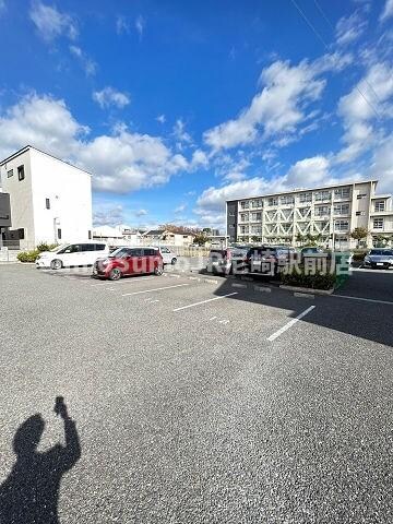 物件外観写真3　(駐車場に車を止められます)