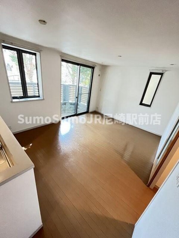 居室(ゆったりとした居間です)