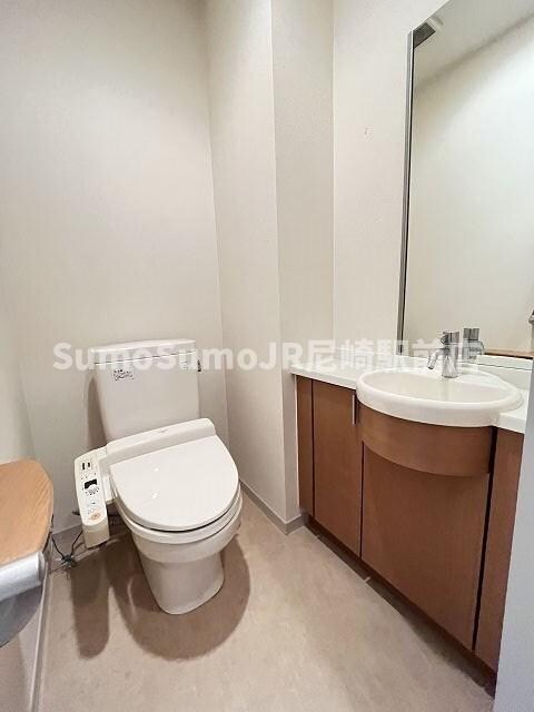 物件内観写真8　(落ち着いたトイレです)