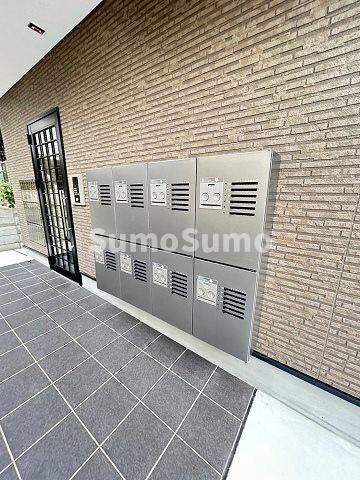 物件外観写真2　(落ち着いた雰囲気の外観です)