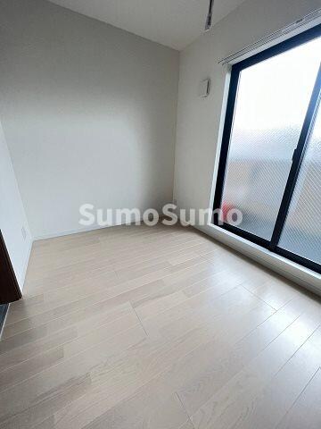 物件内観写真24　(明るい洋室です)