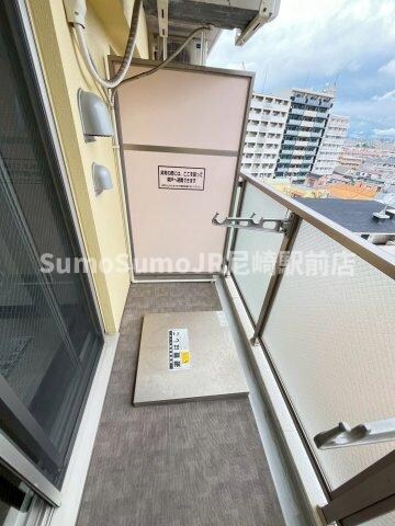 物件内観写真12　(開放的で明るい空間を演出してくれるバルコニーです)