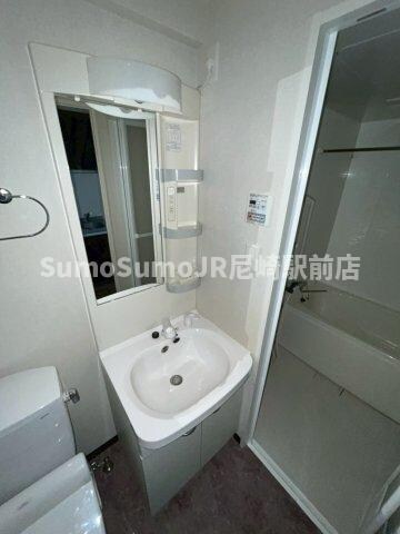 物件内観写真19　(独立洗面台あり、毎朝おしゃれに忙しい女性の方におすすめです)