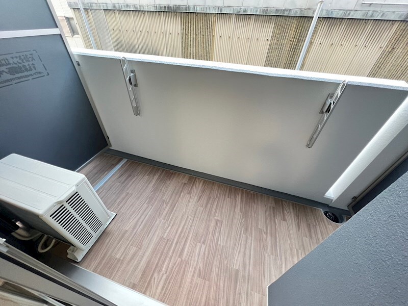 物件内観写真9　(暖かな日差しのふりそそぐバルコニー)