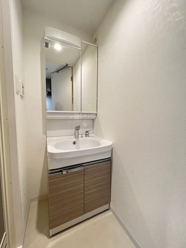 物件内観写真10　(コンパクトで使いやすい洗面所)