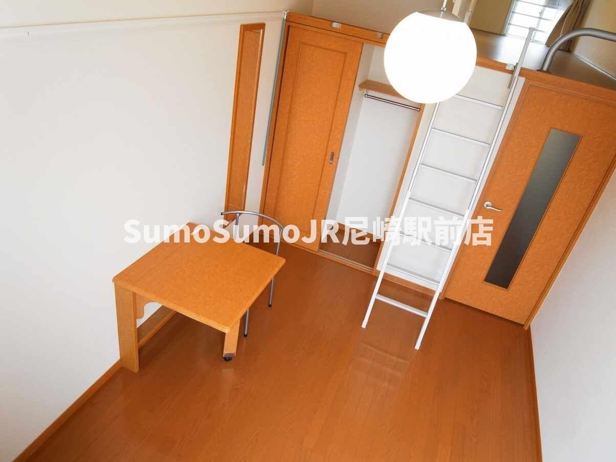 物件内観写真2　(リビングです)