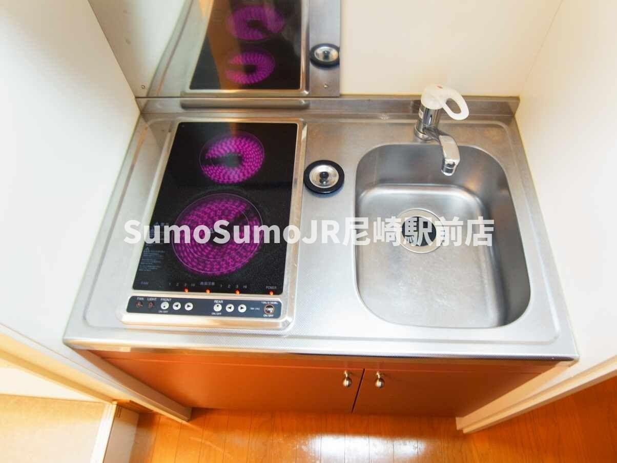 物件内観写真3　(コンパクトなキッチンで掃除もラクラク)