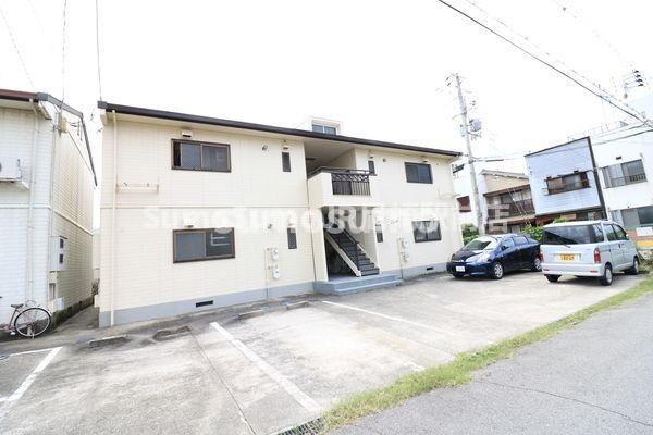 物件外観写真3　(落ち着いた雰囲気の外観です)