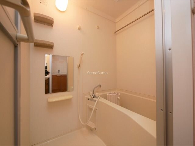 物件内観写真9　(日々の疲れを癒すお風呂付です)