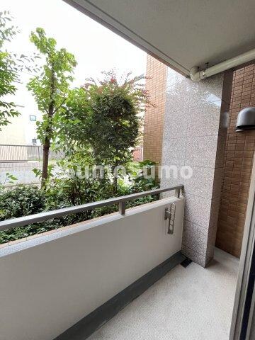 物件内観写真8　(お洗濯にも便利なバルコニー付き)