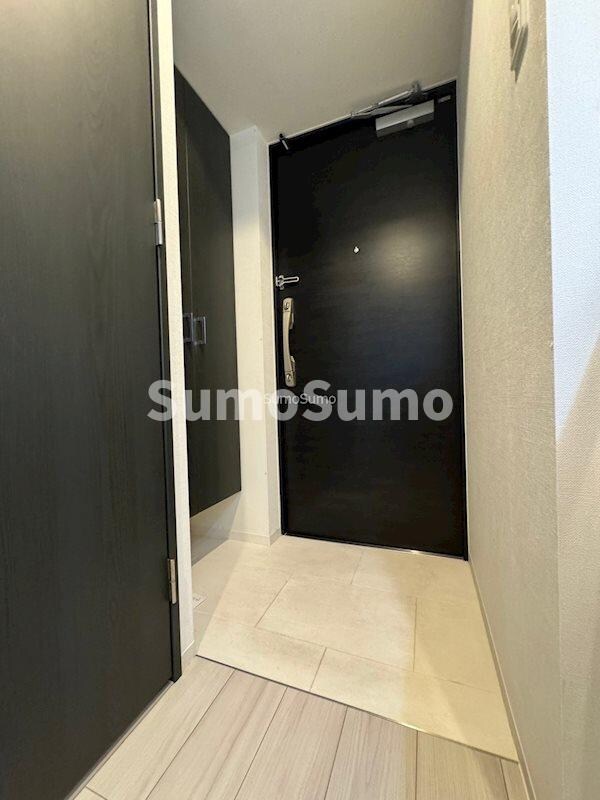 物件内観写真5　(ゆったりとした玄関です)