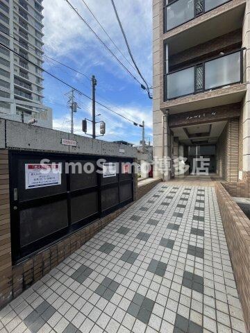 物件外観写真2　(エントランスです)