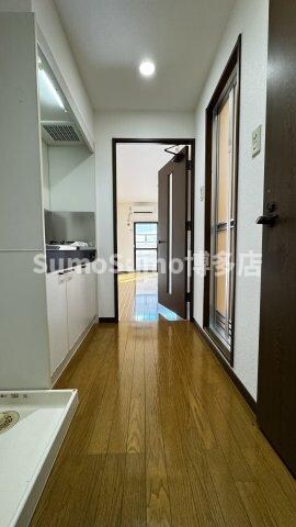 物件内観写真4　(収納もある玄関です)