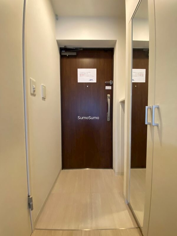 物件内観写真4　(ゆったりとした玄関です)